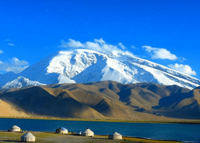 Karakul Lake