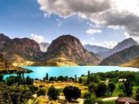 Iskenderkul Lake