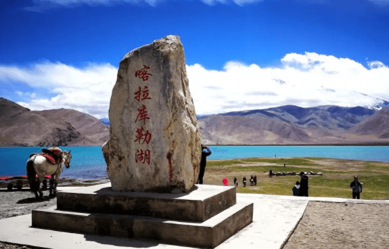 Karakul Lake