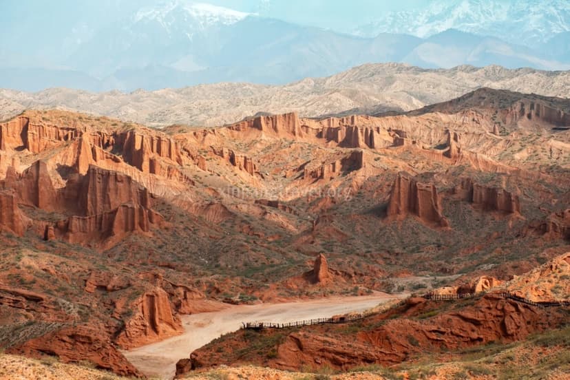 tianshan-tomur-grand-canyon.jpg