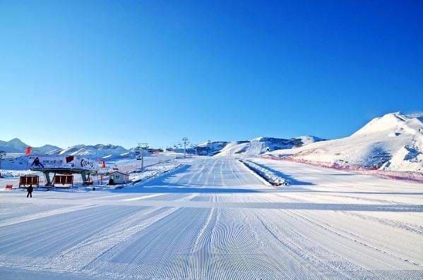 ski-resort-of-heavenly-lake.jpg