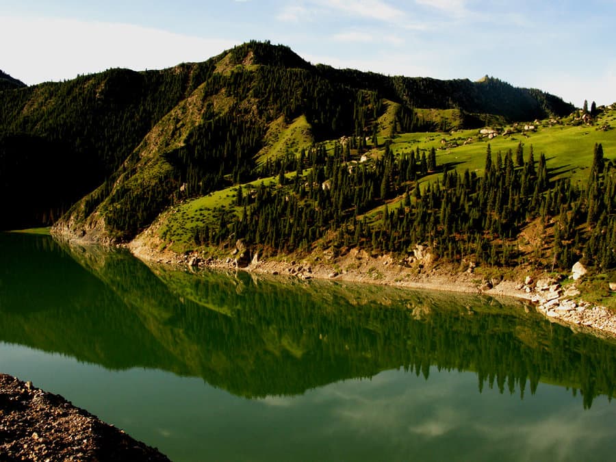 The-Scenery-of-the-Dragon-Ponds-1