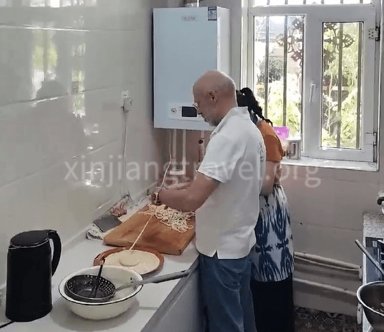 Cooking Class in Uighur family of Turpan