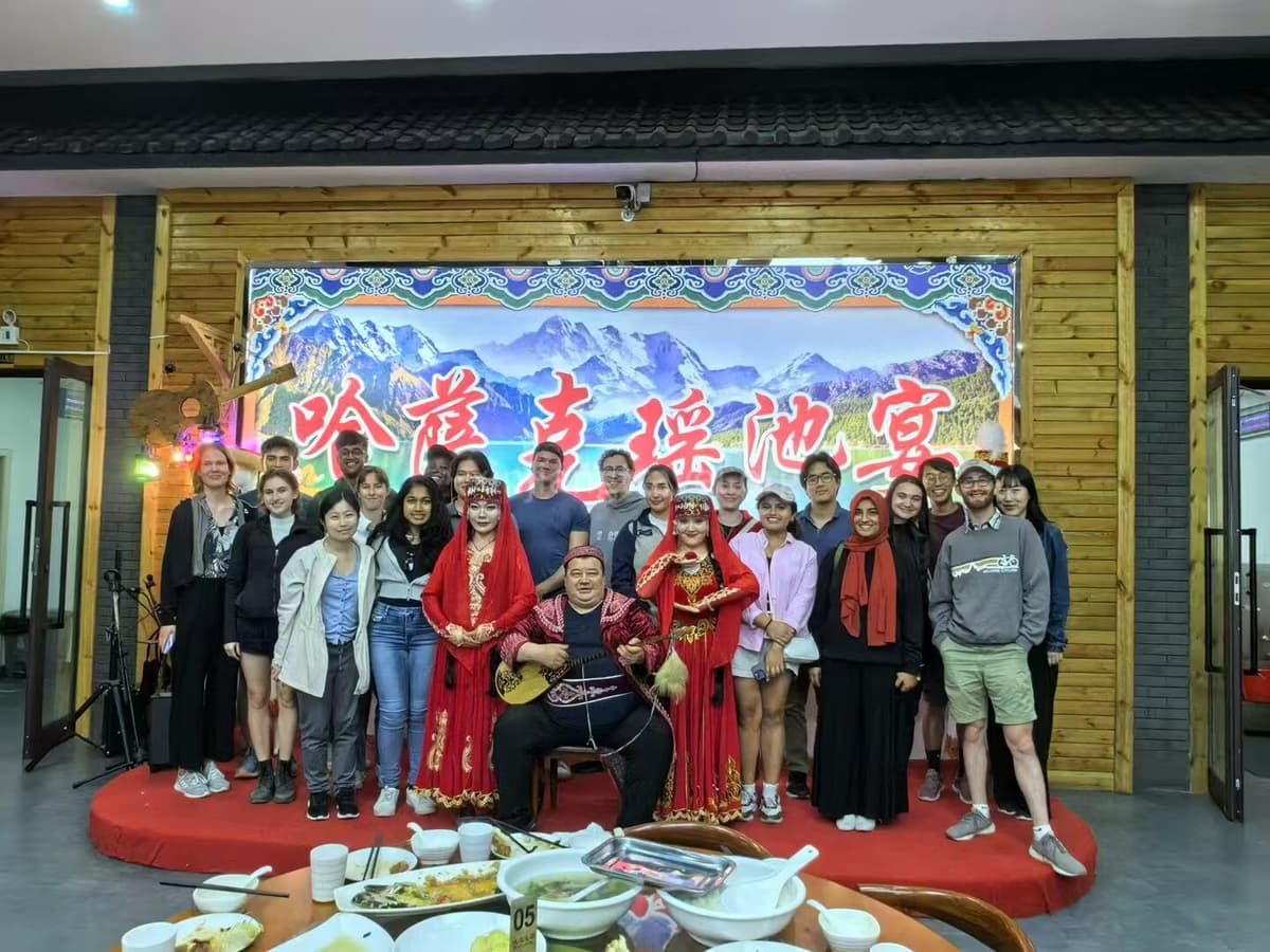travelers-in-xinjiang.jpg travelers-in-xinjiang.jpg