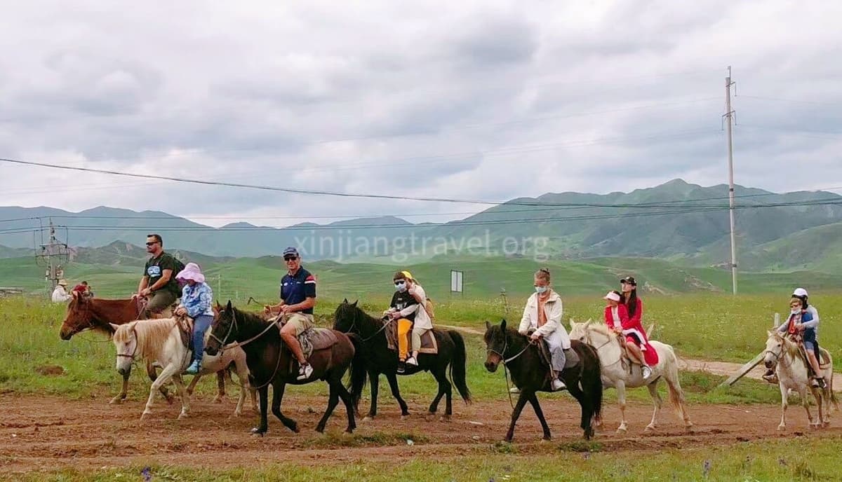 xinjiang-horseback-travel-7 xinjiang-horseback-travel-7