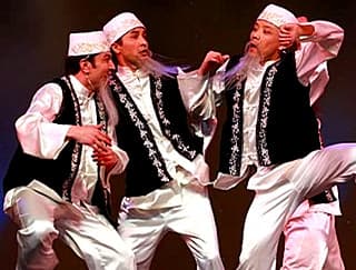hui dancing 02.jpg hui dancing 02.jpg