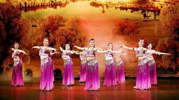 xinjiang-dance.jpg xinjiang-dance.jpg