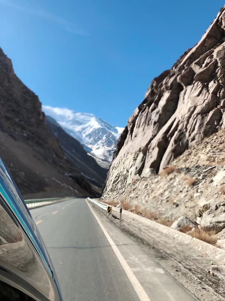 Karakoram-highway-1.jpg Karakoram-highway-1.jpg