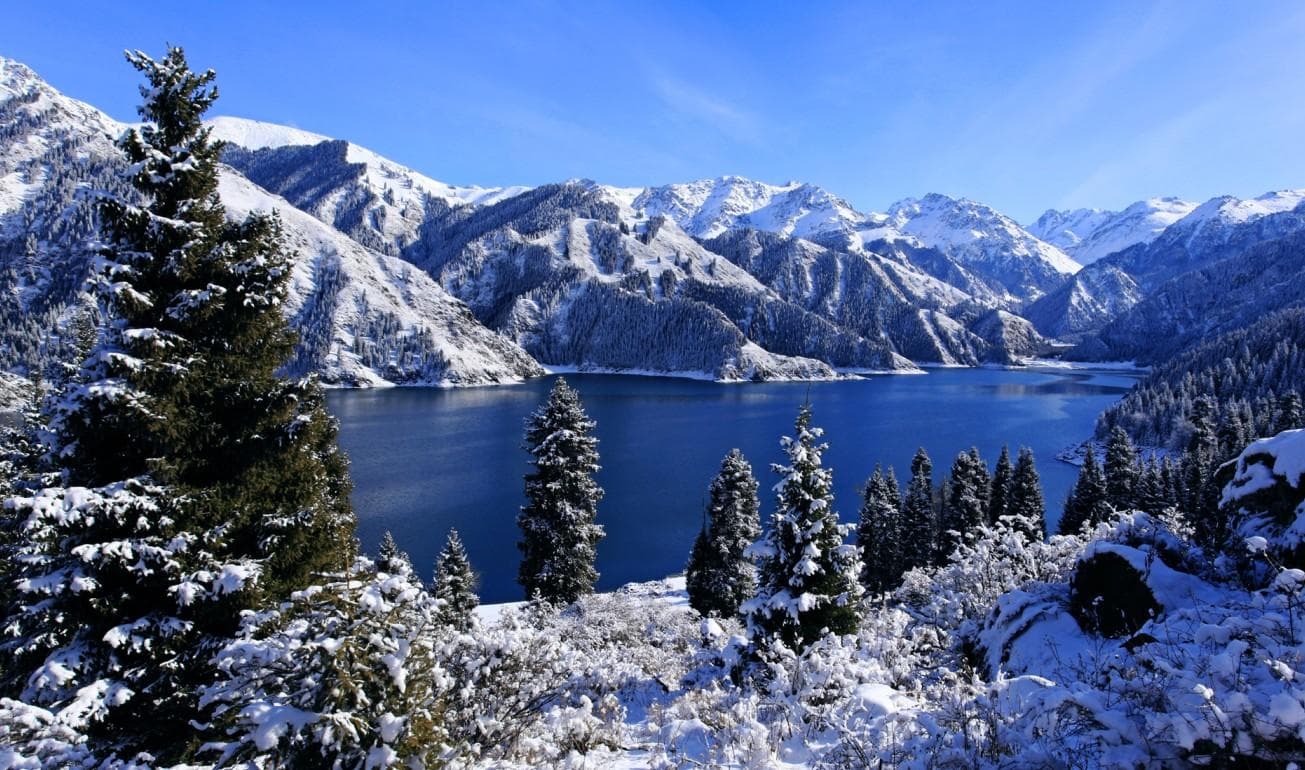 Xinjiang Travel to Heavenly Lake in Winter Xinjiang Travel to Heavenly Lake in Winter