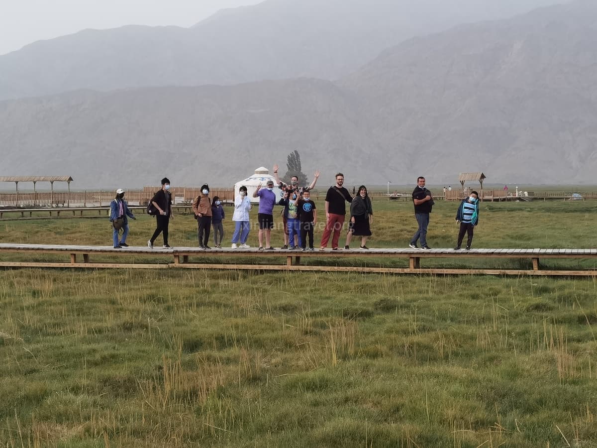 travelers-in-xinjiang.jpg travelers-in-xinjiang.jpg