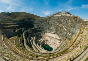 Tunnel of Mine No.3.jpg Tunnel of Mine No.3.jpg