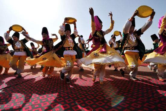 Song-and-Dance-of-Xinjiang-2